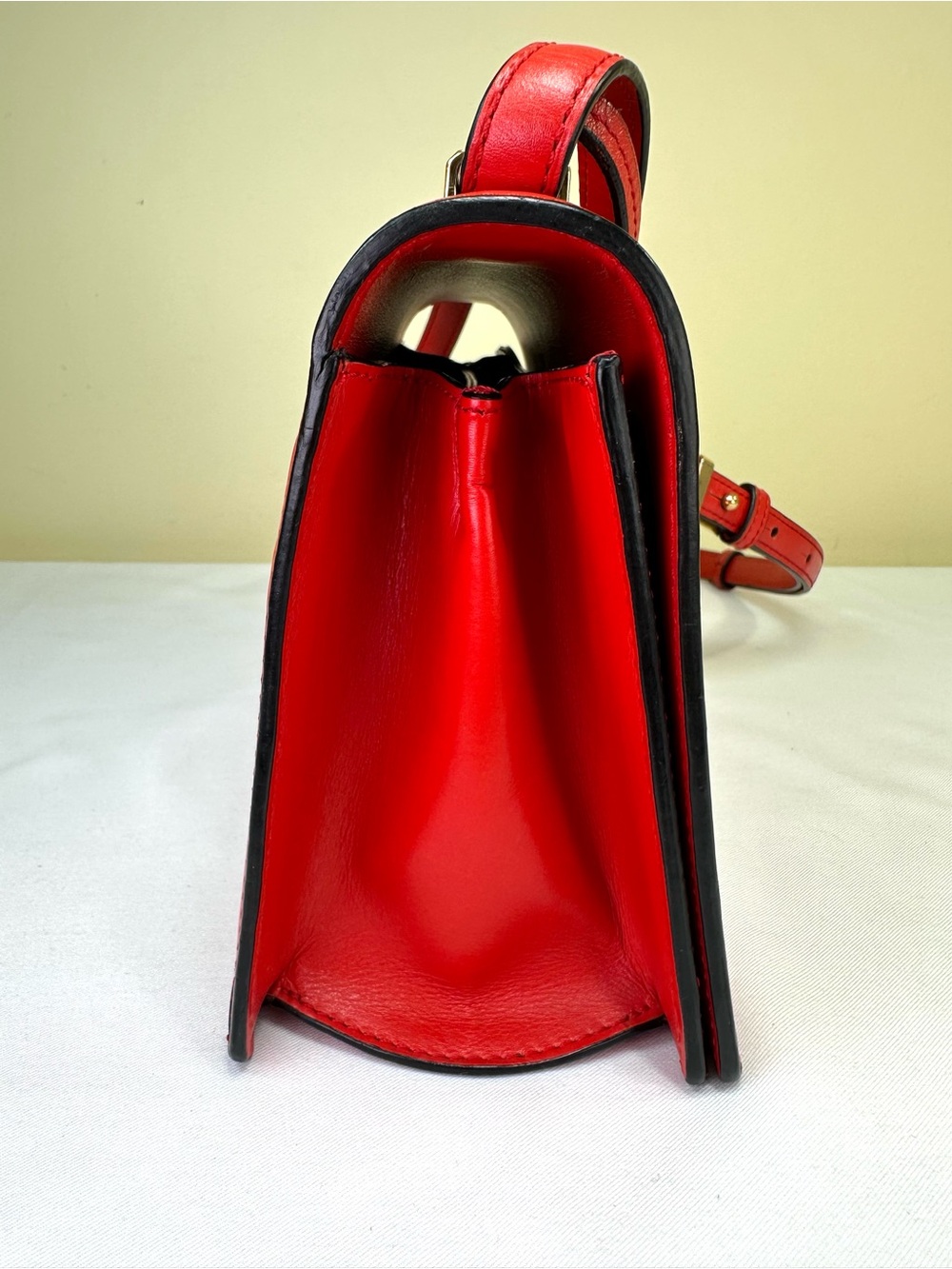 Loewe Barcelona Red Leather Iconic Triangular Fastening Shoulder/Crossbody COA - Picture 9 of 17